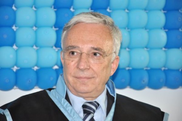 Isărescu: Să nu datorezi mai mult de jumătate din ceea ce poţi plăti uşor